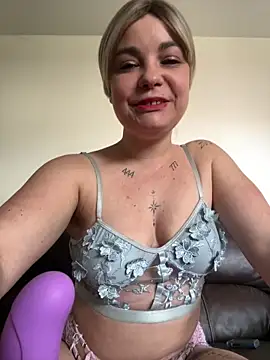 Snapshot of Biana_Fernan chatting on May 2026 10:45:01 AM Biana Fernan online show from May 2026 10:45:01 AM