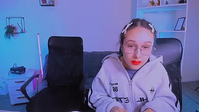 Snapshot of mona_cloud chatting on November 2025 12:31:02 AM mona cloud online show from November 2025 12:31:02 AM