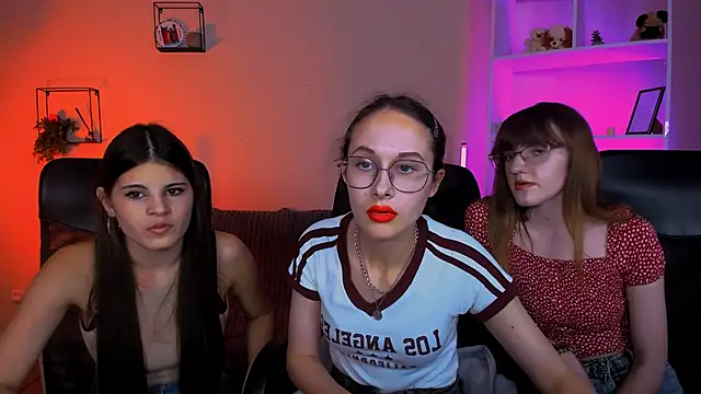 Snapshot of mona_cloud chatting on November 2025 08:42:01 PM mona cloud online show from November 2025 08:42:01 PM