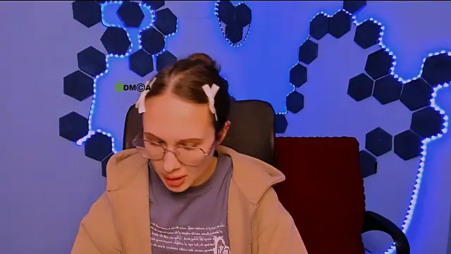 Snapshot of mona_cloud chatting on December 2025 10:17:02 PM mona cloud online show from December 2025 10:17:02 PM