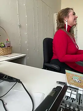 Snapshot of Juicy_PeachLux chatting on March 2025 11:03:01 AM Juicy PeachLux online show from March 2025 11:03:01 AM