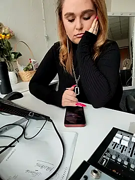 Snapshot of Juicy_PeachLux chatting on March 2025 10:37:02 AM Juicy PeachLux online show from March 2025 10:37:02 AM