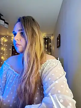 Juicy PeachLux online show from March 2026 06:01:01 PM