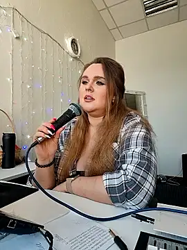 Juicy PeachLux online show from April 2026 07:44:02 AM