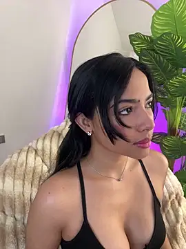  Emily Thompson  online show from March 2026 01:13:01 AM