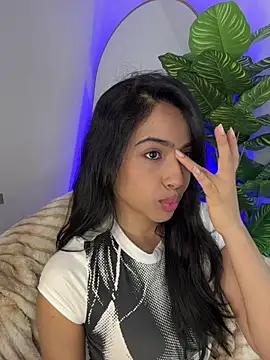  Emily Thompson  online show from April 2026 03:11:02 AM