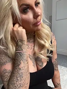 Chloe-Savage online show from September 2025 01:04:01 PM