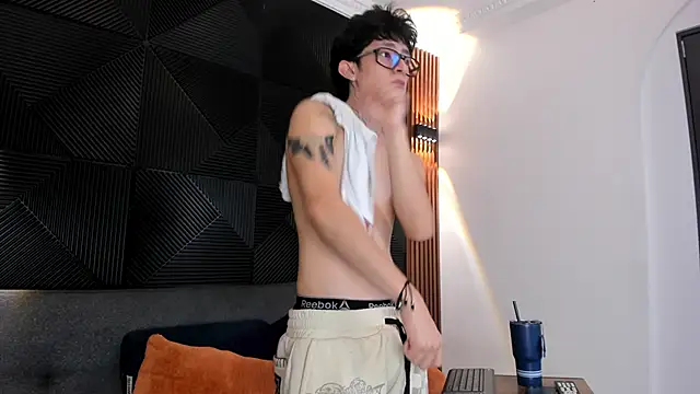 troy rouge online show from March 2025 10:07:02 PM