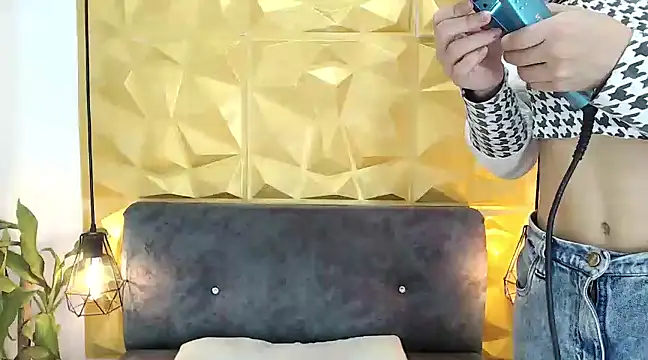 Small Hot19 online show from March 2025 03:25:02 PM