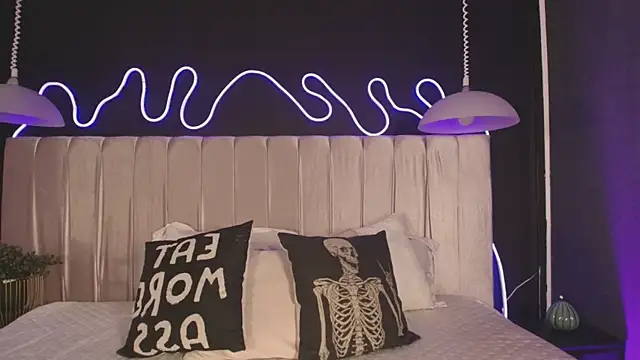 Zhally Dee online show from April 2026 07:48:01 PM