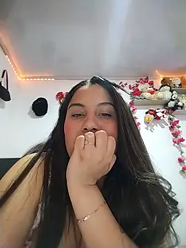 Snapshot of esmeralda_jadees chatting on May 2026 02:19:01 AM esmeralda jadees online show from May 2026 02:19:01 AM