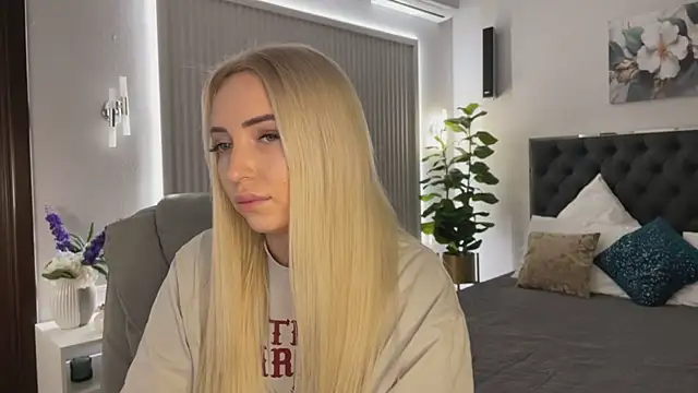 OhMyEmma online show from December 2025 01:15:02 AM