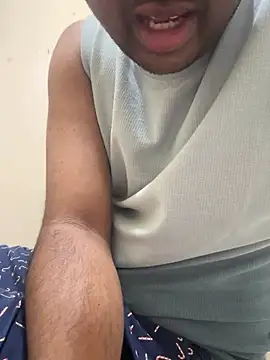 Snapshot of MIRTHICK2002 chatting on March 2025 08:45:01 AM MIRTHICK2002 online show from March 2025 08:45:01 AM