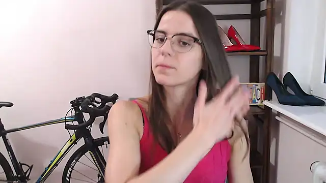 love megi online show from April 2026 06:10:01 PM