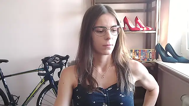 love megi online show from April 2026 01:28:02 PM