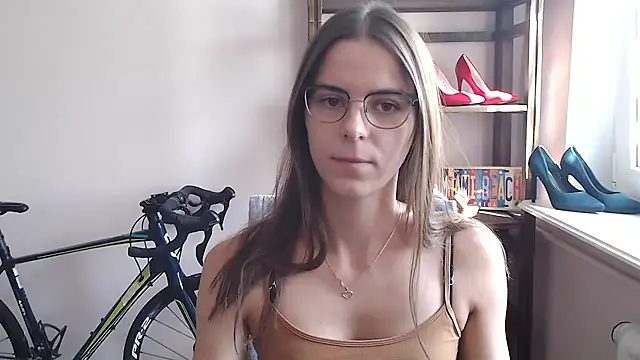 love megi online show from April 2026 01:24:02 PM