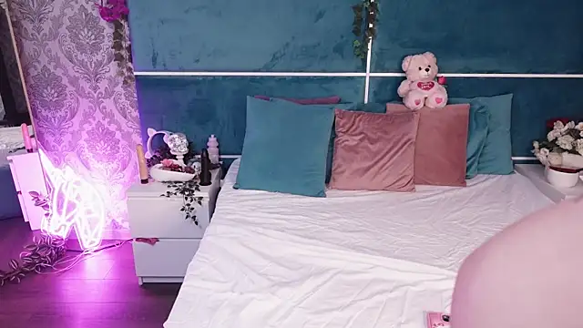 SunnyGlow online show from October 2025 04:21:01 AM