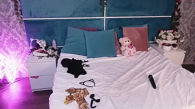 SunnyGlow online show from October 2025 04:11:01 AM