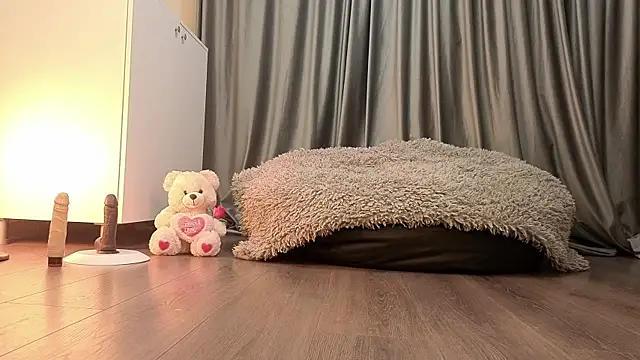 SunnyGlow online show from November 2025 06:02:02 AM