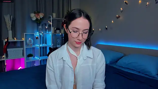 Kira mindnes online show from March 2025 07:21:02 PM