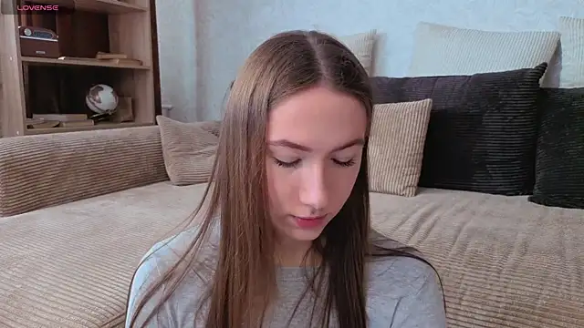 Kira mindnes online show from April 2026 06:18:01 AM