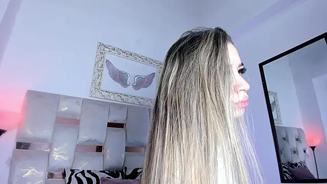 Lola Blondie online show from December 2025 01:17:02 PM