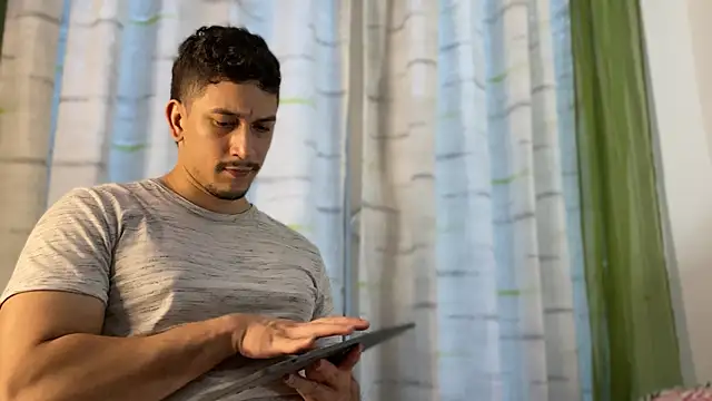 chicoinhibido online show from February 2026 11:14:01 PM