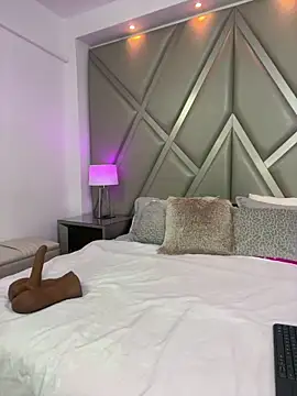 AlesiaCooper online show from December 2025 08:02:02 PM