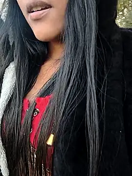 bella warzon online show from October 2025 10:39:01 PM