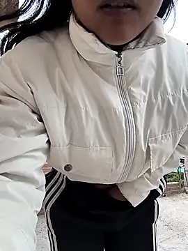 bella warzon online show from October 2025 08:07:01 PM