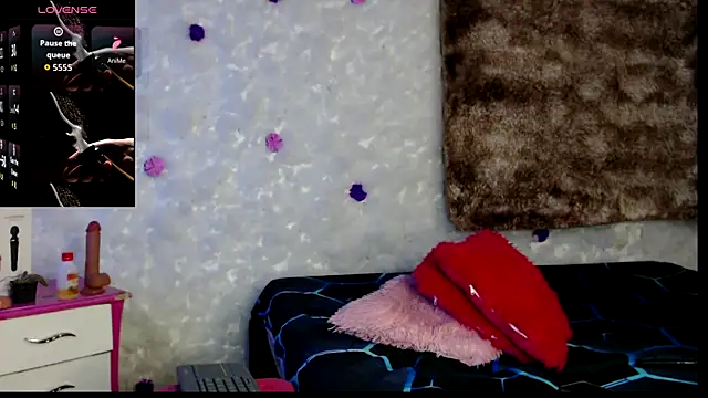 bella warzon online show from April 2026 08:53:02 PM