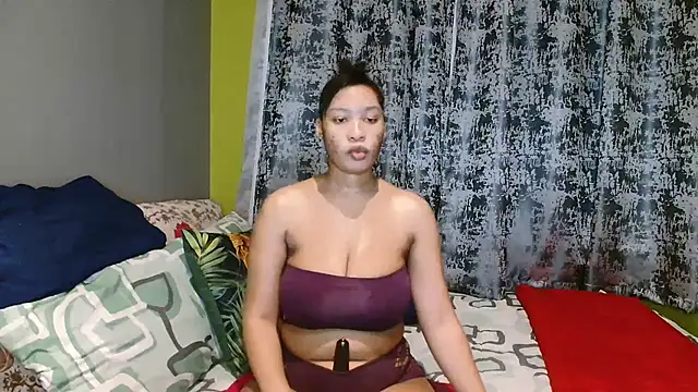 Snapshot of Tallwildnspicey98 chatting on June 2026 04:57:01 AM Tallwildnspicey98 online show from June 2026 04:57:01 AM