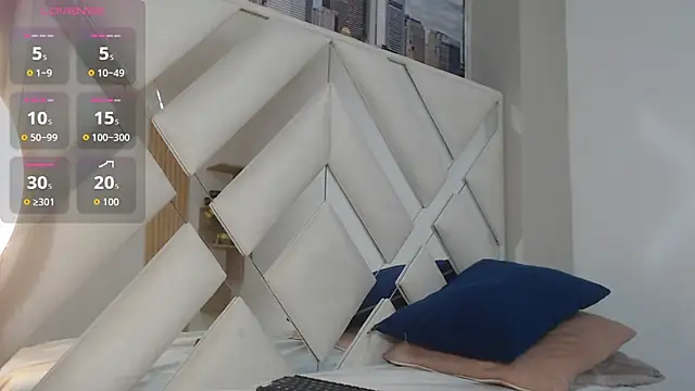 willow smitt online show from March 2026 02:32:01 PM