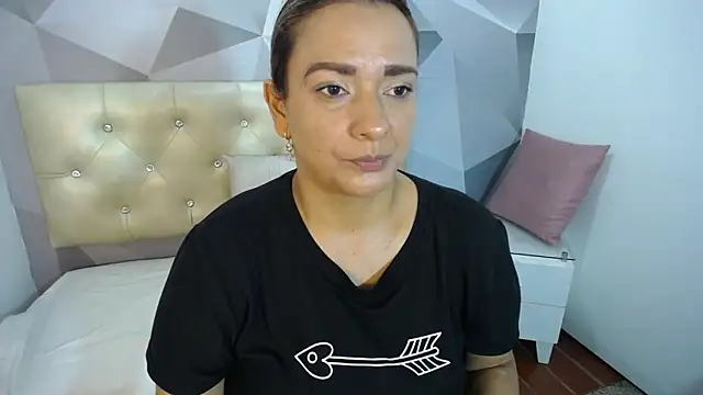 Milf-Prettyboobs online show from October 2025 11:14:02 AM