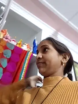 Hotty-Nidhi online show from February 2026 06:22:01 AM