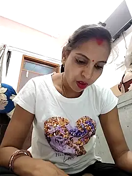 Snapshot of Hotty-Nidhi chatting on April 2026 05:44:01 PM Hotty-Nidhi online show from April 2026 05:44:01 PM