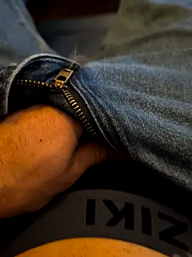 A DV78 online show from April 2026 07:05:01 PM