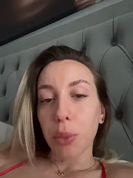 AlexisWhit online show from October 2025 07:18:01 AM