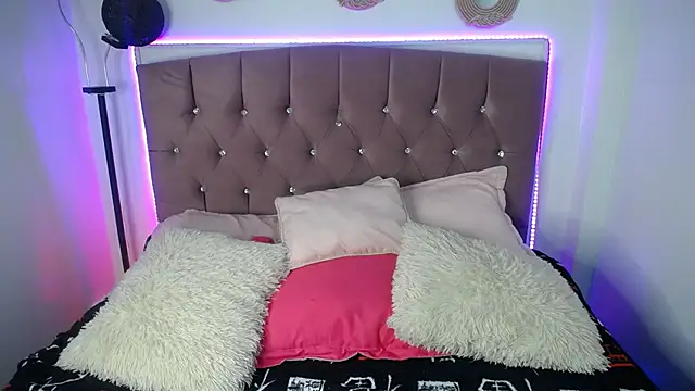 charlotte walker1 online show from March 2025 01:28:01 AM