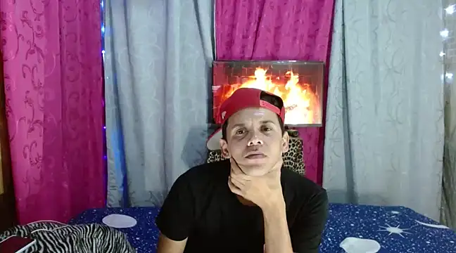 Snapshot of Hidden_Fantasies chatting on March 2025 12:48:02 AM Hidden Fantasies online show from March 2025 12:48:02 AM