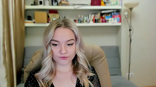 Kara Smith  online show from October 2025 12:07:02 AM