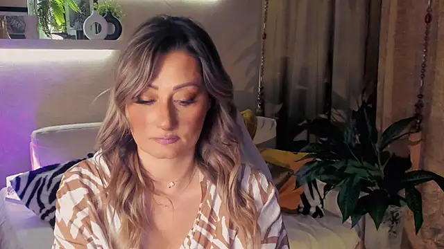 Snapshot of SarahAlluring chatting on May 2026 05:40:02 PM SarahAlluring online show from May 2026 05:40:02 PM