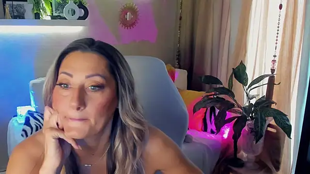 Snapshot of SarahAlluring chatting on June 2026 07:45:02 AM SarahAlluring online show from June 2026 07:45:02 AM