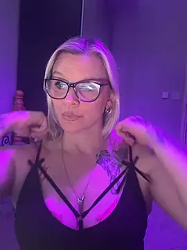 Curvy-Cleo online show from April 2026 09:15:01 PM