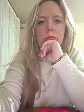 Irina3718 online show from November 2025 06:20:01 PM