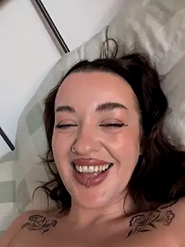 Snapshot of Petite_Juicy_Olive chatting on June 2026 08:57:02 AM Petite Juicy Olive online show from June 2026 08:57:02 AM
