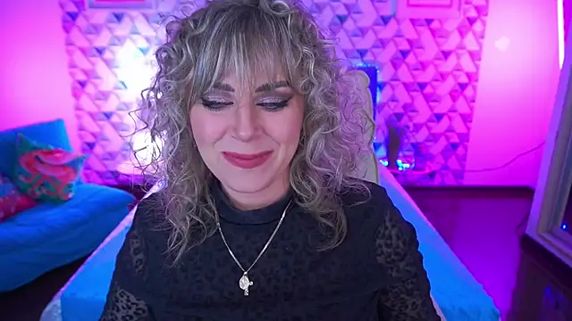 CandyLadyyy online show from April 2026 07:06:01 PM