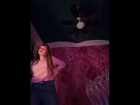 Snapshot of LoganPeny chatting on January 2026 06:06:02 AM LoganPeny online show from January 2026 06:06:02 AM