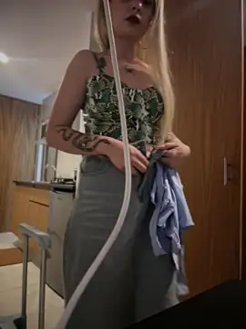 Snapshot of LoganPeny chatting on March 2026 05:33:02 AM LoganPeny online show from March 2026 05:33:02 AM