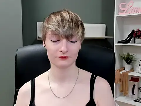 hottieBlair online show from October 2025 06:31:01 AM